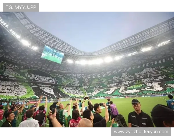 现场气氛炸裂，球迷支持热情高！，形容球迷的狂热的句子